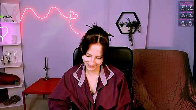 Snapshot of lau_ra_queen chatting on February 4, 2:50 am lau ra queen online show from February 4, 2:50 am