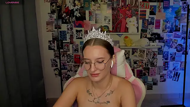 Maryyy May online show from September 18, 4:53 pm