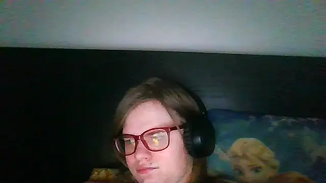 Snapshot of Moonolighta chatting on September 24, 8:17 am Moonolighta online show from September 24, 8:17 am