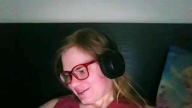 Snapshot of Moonolighta chatting on September 25, 12:09 pm Moonolighta online show from September 25, 12:09 pm