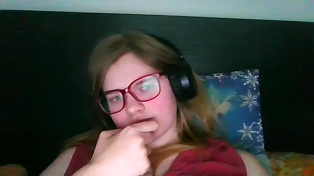 Snapshot of Moonolighta chatting on October 8, 2:04 pm Moonolighta online show from October 8, 2:04 pm