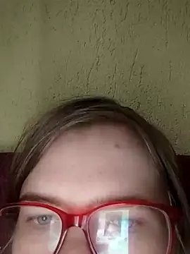 Snapshot of Moonolighta chatting on October 18, 8:37 am Moonolighta online show from October 18, 8:37 am