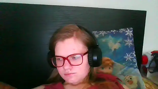 Snapshot of Moonolighta chatting on November 1, 10:17 am Moonolighta online show from November 1, 10:17 am