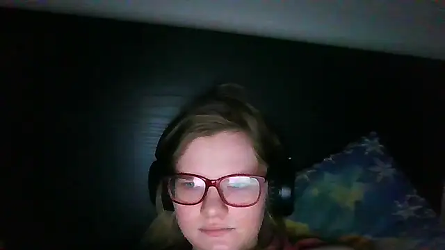 Snapshot of Moonolighta chatting on December 5, 12:14 pm Moonolighta online show from December 5, 12:14 pm