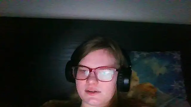 Snapshot of Moonolighta chatting on December 15, 11:03 am Moonolighta online show from December 15, 11:03 am