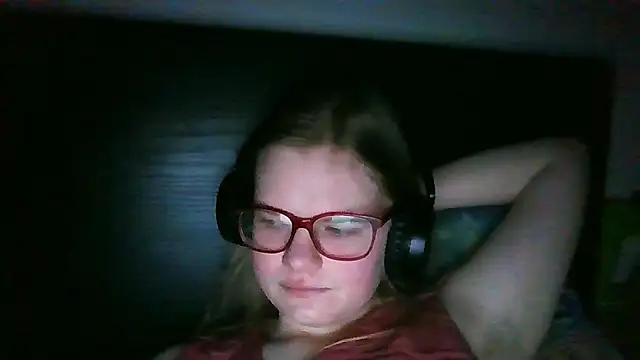 Snapshot of Moonolighta chatting on January 6, 4:32 pm Moonolighta online show from January 6, 4:32 pm