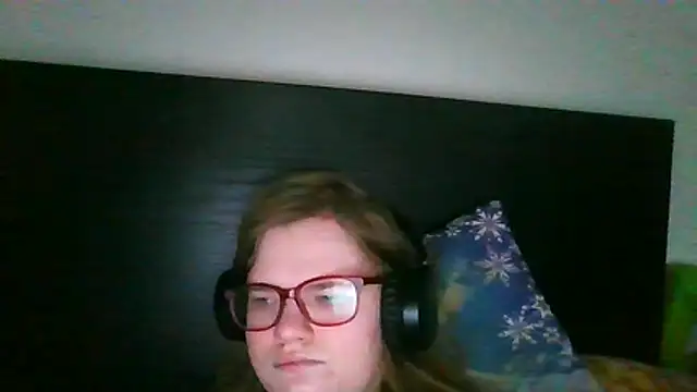 Snapshot of Moonolighta chatting on February 10, 11:14 am Moonolighta online show from February 10, 11:14 am