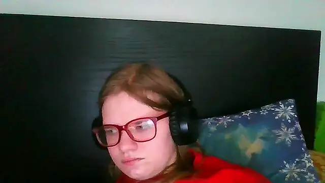 Snapshot of Moonolighta chatting on February 14, 10:01 am Moonolighta online show from February 14, 10:01 am