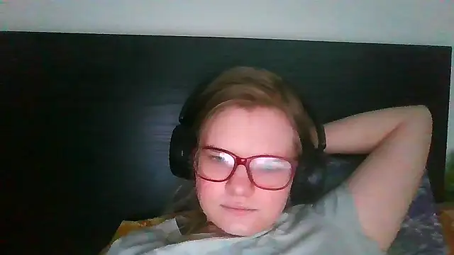 Moonolighta online show from April 8, 11:43 am