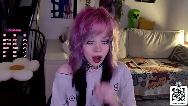 Snapshot of Lollyshy chatting on October 2, 10:44 am Lollyshy online show from October 2, 10:44 am