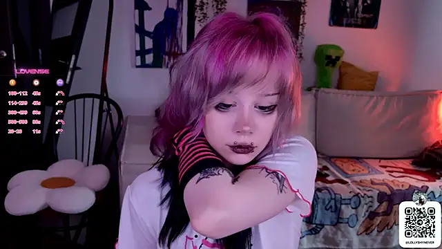 Snapshot of Lollyshy chatting on October 3, 10:34 am Lollyshy online show from October 3, 10:34 am