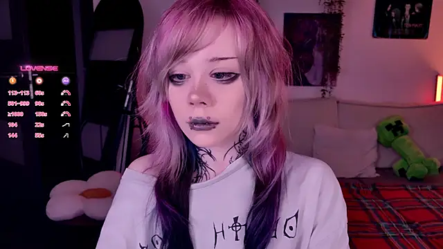 Snapshot of Lollyshy chatting on November 6, 10:38 am Lollyshy online show from November 6, 10:38 am