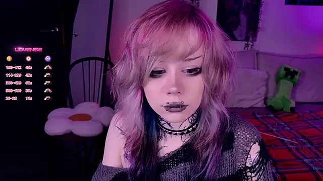 Snapshot of Lollyshy chatting on November 7, 10:37 am Lollyshy online show from November 7, 10:37 am