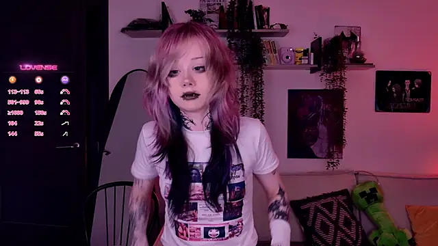 Snapshot of Lollyshy chatting on November 9, 11:41 am Lollyshy online show from November 9, 11:41 am