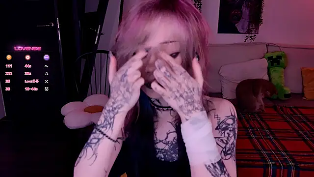 Snapshot of Lollyshy chatting on November 10, 10:25 am Lollyshy online show from November 10, 10:25 am