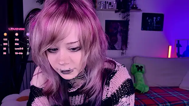 Snapshot of Lollyshy chatting on November 14, 10:36 am Lollyshy online show from November 14, 10:36 am