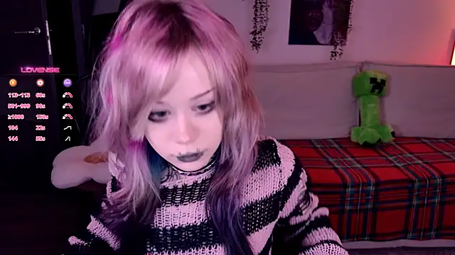 Snapshot of Lollyshy chatting on November 16, 10:32 am Lollyshy online show from November 16, 10:32 am