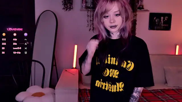 Snapshot of Lollyshy chatting on November 18, 10:31 am Lollyshy online show from November 18, 10:31 am