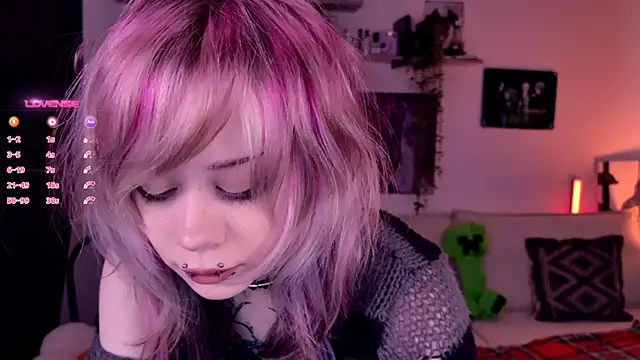 Snapshot of Lollyshy chatting on November 19, 9:42 am Lollyshy online show from November 19, 9:42 am