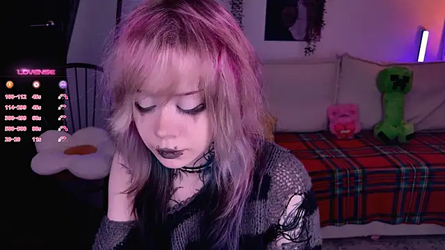 Snapshot of Lollyshy chatting on November 26, 9:21 am Lollyshy online show from November 26, 9:21 am