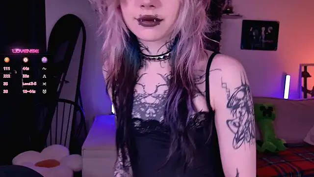 Snapshot of Lollyshy chatting on November 29, 6:05 am Lollyshy online show from November 29, 6:05 am