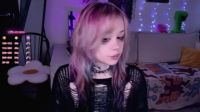 Snapshot of Lollyshy chatting on December 14, 10:20 am Lollyshy online show from December 14, 10:20 am