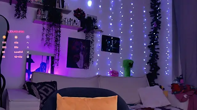 Snapshot of Lollyshy chatting on December 16, 7:02 am Lollyshy online show from December 16, 7:02 am