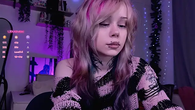 Snapshot of Lollyshy chatting on December 19, 10:00 am Lollyshy online show from December 19, 10:00 am