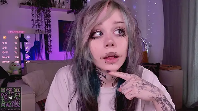 Snapshot of Lollyshy chatting on February 11, 7:57 am Lollyshy online show from February 11, 7:57 am