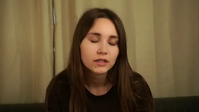 Snapshot of EthalFlowers chatting on November 2, 1:19 am EthalFlowers online show from November 2, 1:19 am