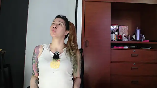 Snapshot of karlamoon23 chatting on September 25, 9:18 pm karlamoon23 online show from September 25, 9:18 pm