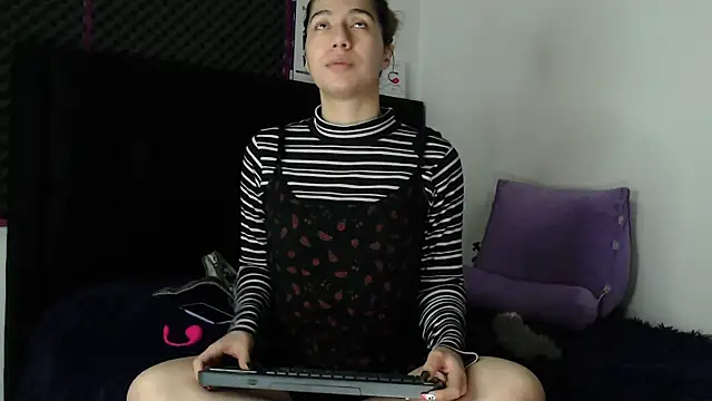 Snapshot of karlamoon23 chatting on October 30, 7:58 pm karlamoon23 online show from October 30, 7:58 pm