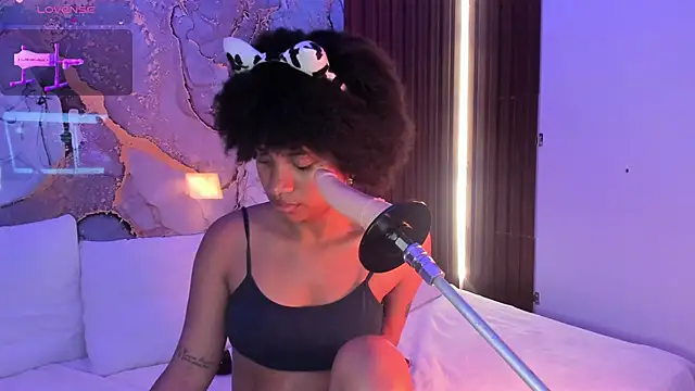 Snapshot of Lolalewis777 chatting on October 10, 11:04 pm Lolalewis777 online show from October 10, 11:04 pm