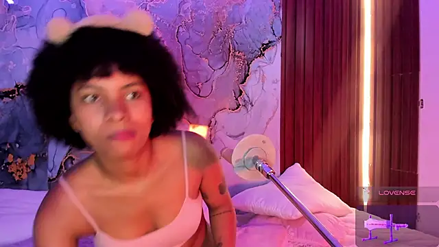 Snapshot of Lolalewis777 chatting on October 25, 2:35 pm Lolalewis777 online show from October 25, 2:35 pm