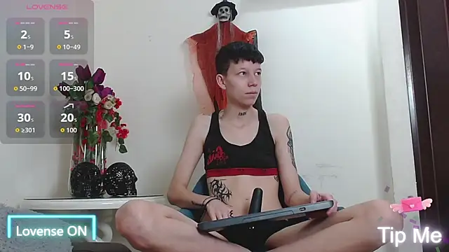 Snapshot of LiamBrown09 chatting on October 13, 7:14 pm LiamBrown09 online show from October 13, 7:14 pm