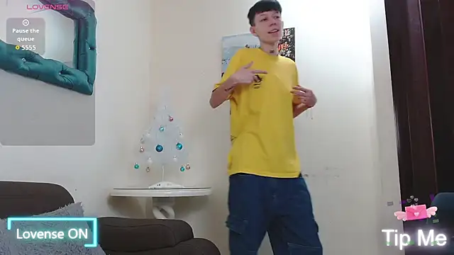 LiamBrown09 online show from December 3, 7:23 pm