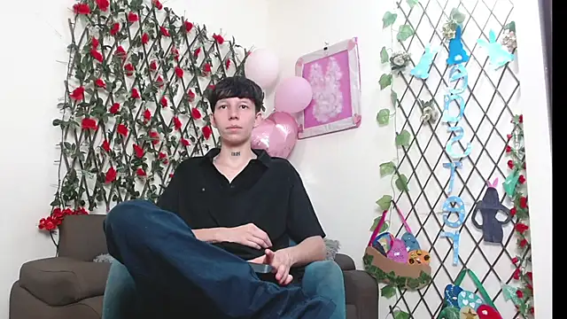 LiamBrown09 online show from April 2, 7:44 pm