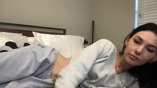 Snapshot of HeyHannah_ chatting on February 7, 12:14 am HeyHannah online show from February 7, 12:14 am