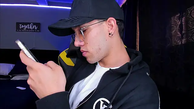 alexgiraldo   online show from October 17, 4:20 pm