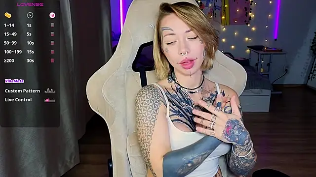 Snapshot of bunnykellyyy chatting on October 23, 6:39 pm bunnykellyyy online show from October 23, 6:39 pm