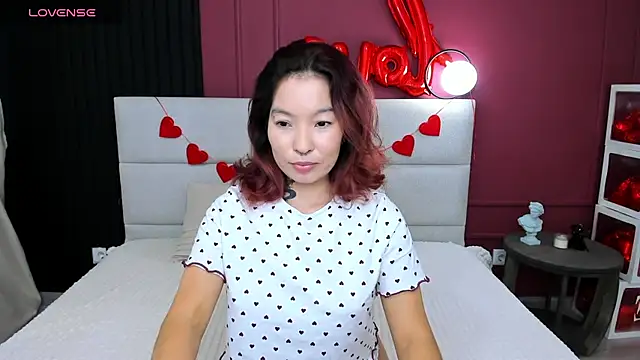 Snapshot of KimAsiann chatting on March 29, 1:27 am KimAsiann online show from March 29, 1:27 am