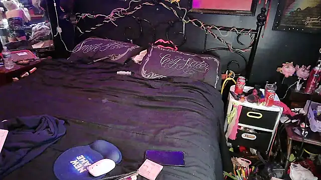 Snapshot of Splash_Queen420 chatting on February 15, 2:08 am Splash Queen420 online show from February 15, 2:08 am