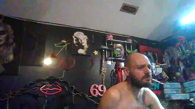 Snapshot of Splash_Queen420 chatting on February 24, 3:48 am Splash Queen420 online show from February 24, 3:48 am
