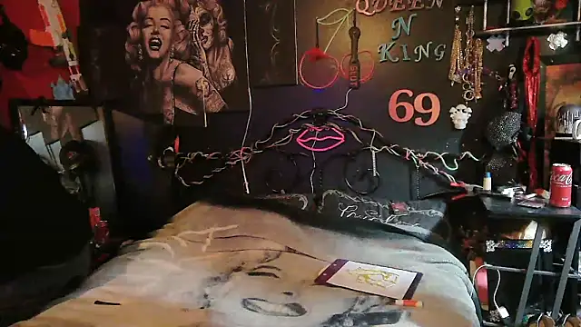 Snapshot of Splash_Queen420 chatting on February 25, 4:11 am Splash Queen420 online show from February 25, 4:11 am