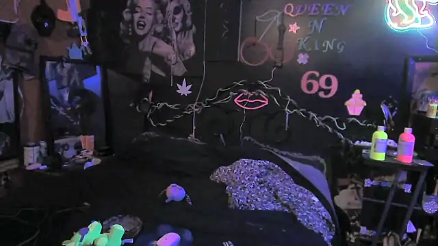Snapshot of Splash_Queen420 chatting on February 26, 5:39 am Splash Queen420 online show from February 26, 5:39 am