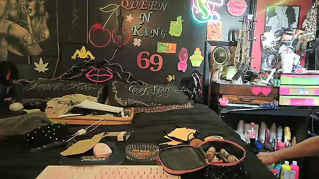 Snapshot of Splash_Queen420 chatting on March 1, 3:19 am Splash Queen420 online show from March 1, 3:19 am
