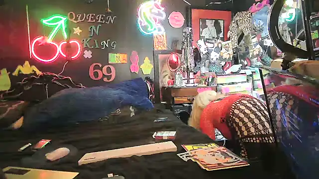 Snapshot of Splash_Queen420 chatting on March 2, 7:15 am Splash Queen420 online show from March 2, 7:15 am