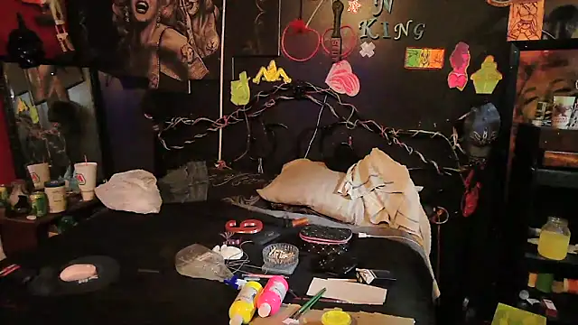 Snapshot of Splash_Queen420 chatting on March 9, 2:15 am Splash Queen420 online show from March 9, 2:15 am