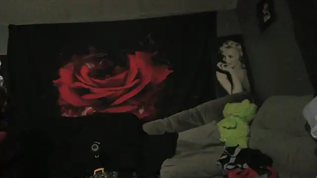 Snapshot of Splash_Queen420 chatting on March 14, 3:01 am Splash Queen420 online show from March 14, 3:01 am