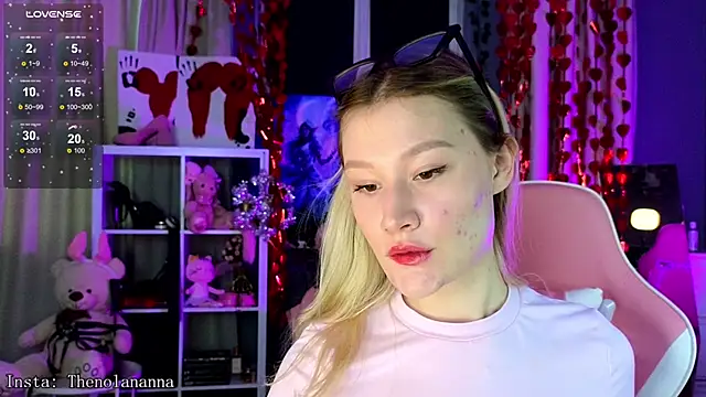 Snapshot of _Anna_Nolan_ chatting on February 16, 6:53 am Anna Nolan online show from February 16, 6:53 am